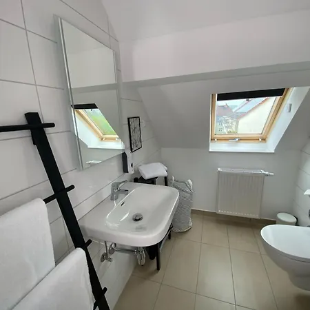 Discovair - Dachstudio Emma - Schwimmbad-nah Mit Netflix Apartment