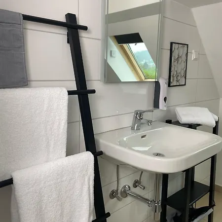 Discovair - Dachstudio Emma - Schwimmbad-nah Mit Netflix Apartment